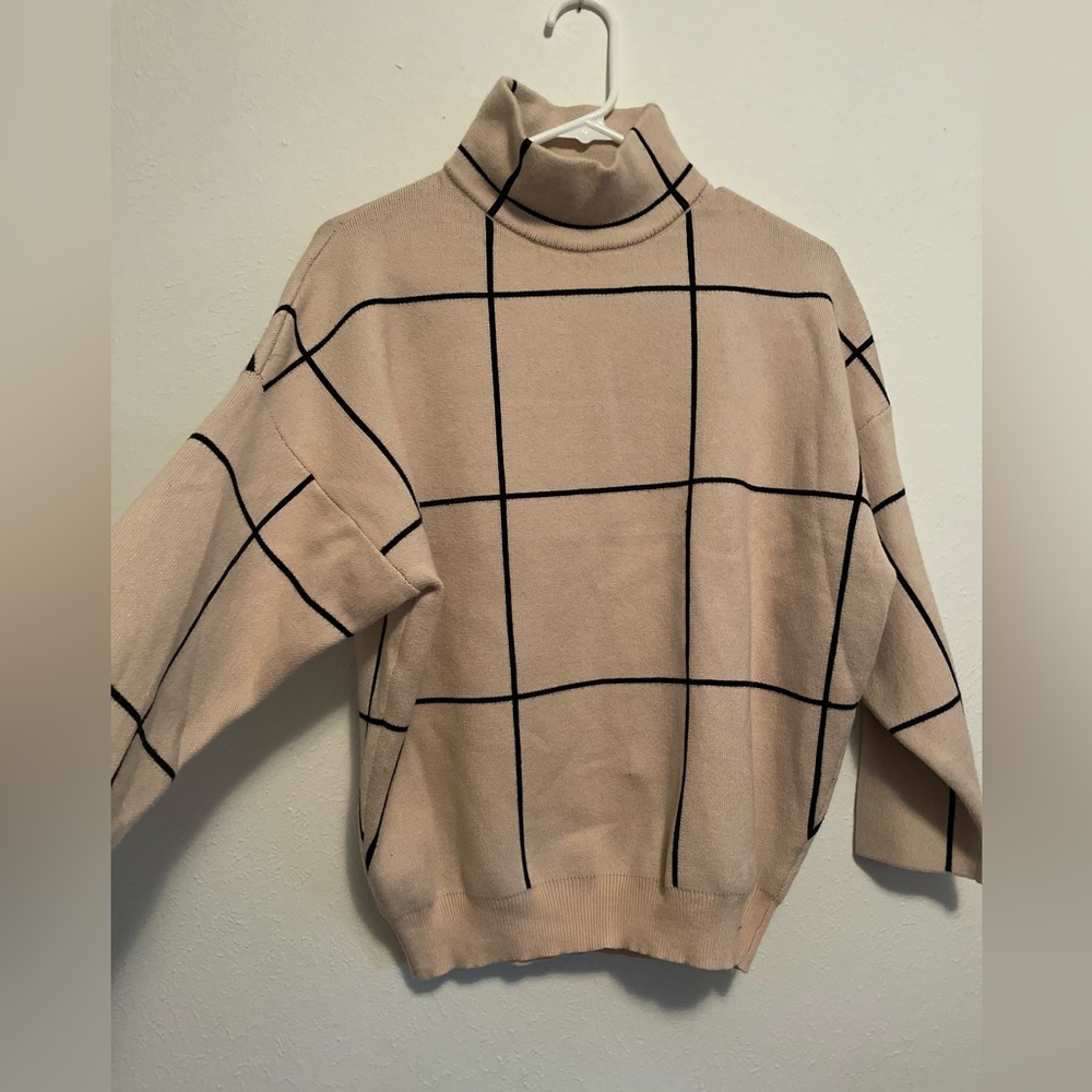 DAVI & DANI Beige Grid Turtleneck Sweater